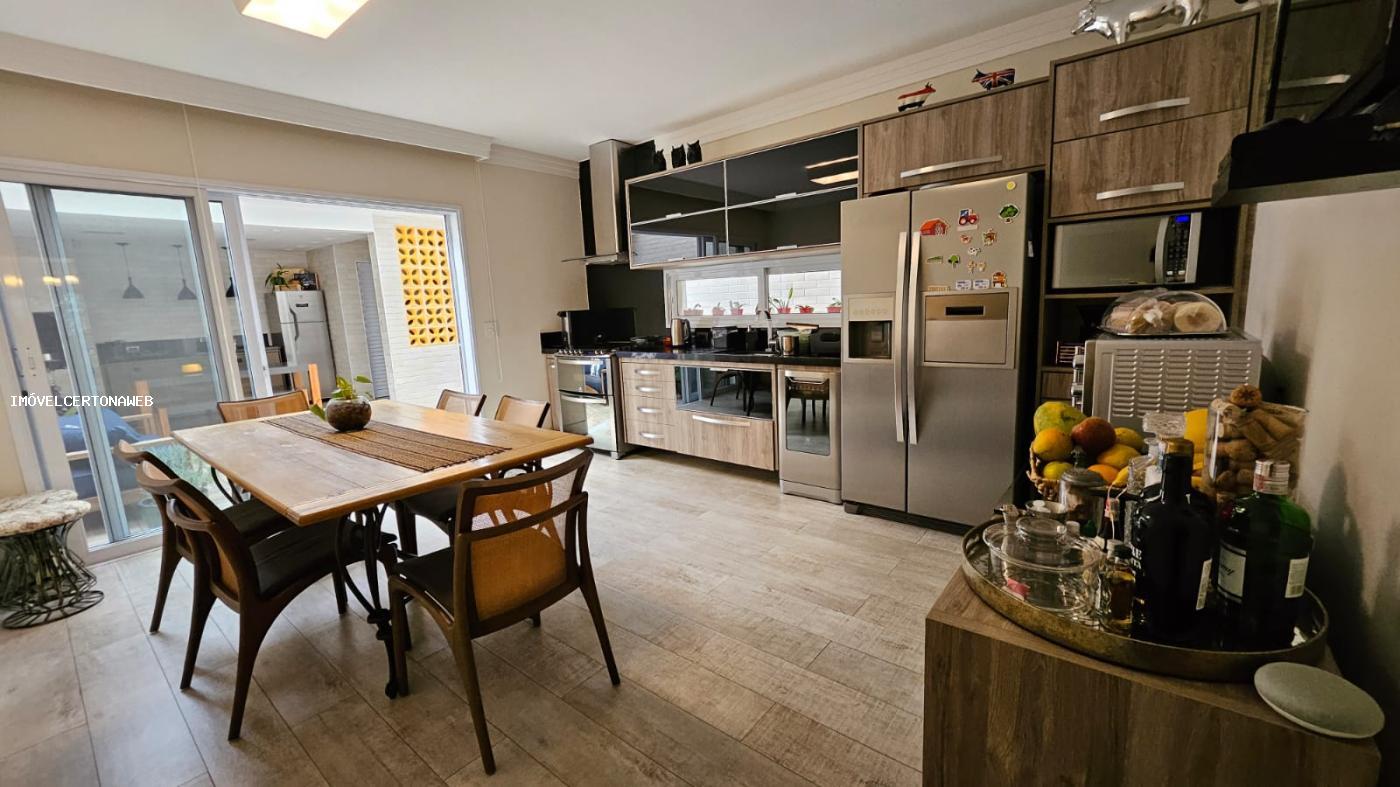 Casa à venda com 3 quartos, 154m² - Foto 8